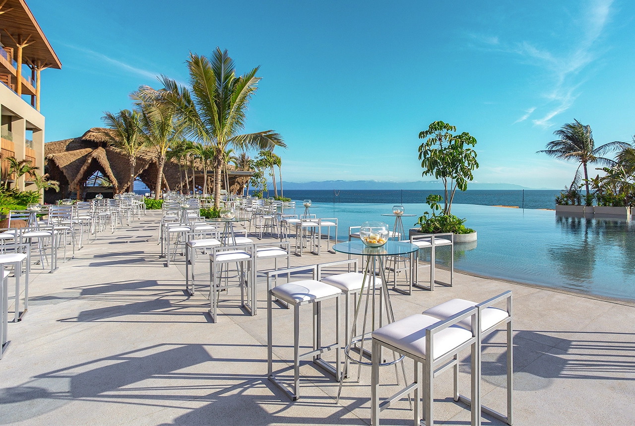 Distinct Poolside Event